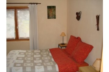 France Privát Morillon, Exterior